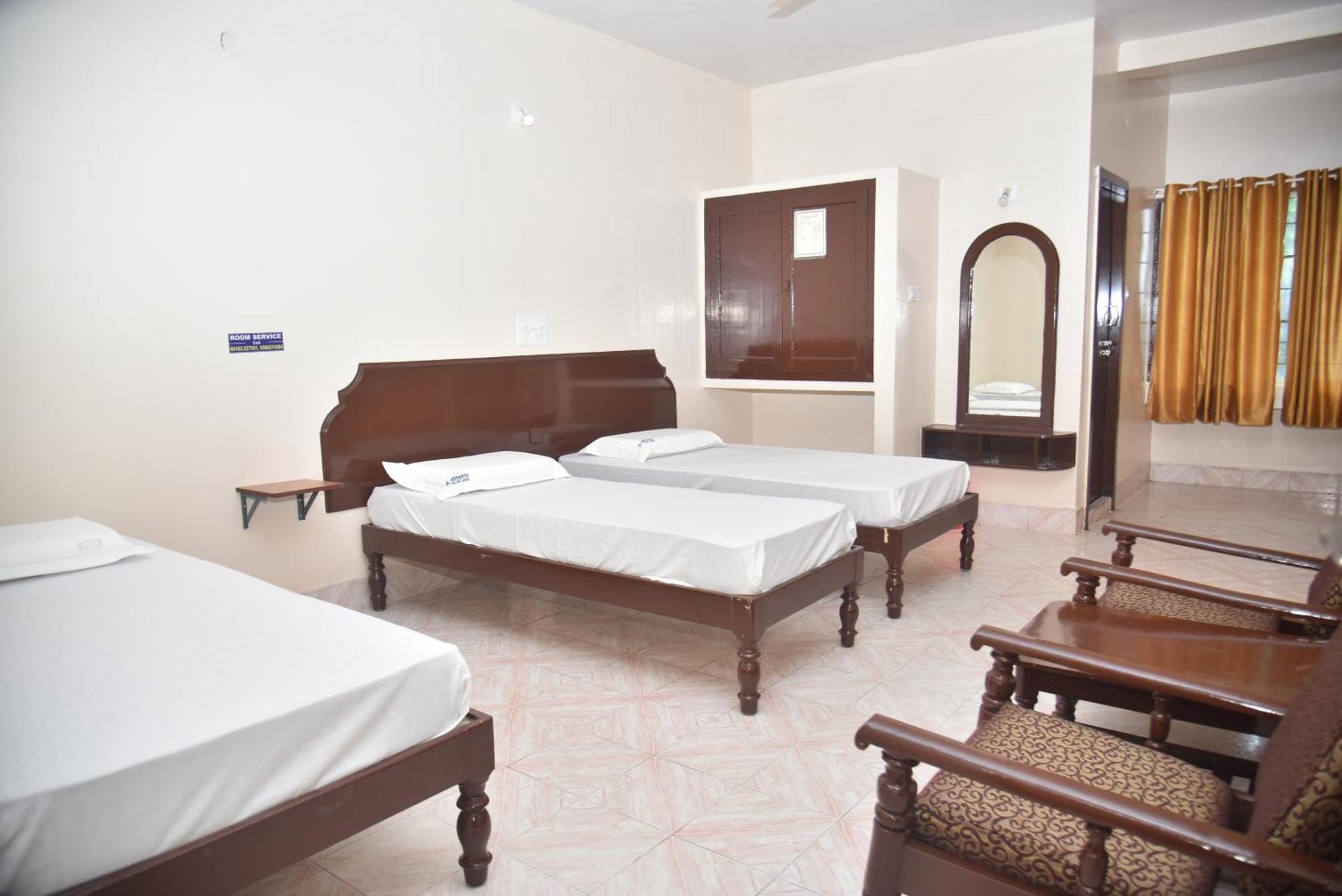 Arihanth Deluxe Lodge Shimoga Extérieur photo